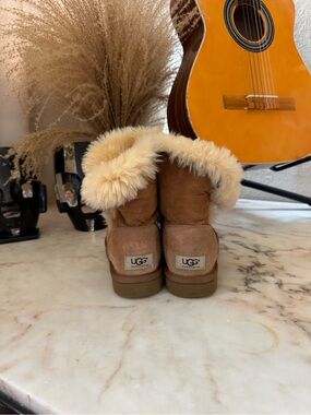 UGG Australia Classic Short Sheepskin Boots Chestnut Fur Lined Women’s US 7